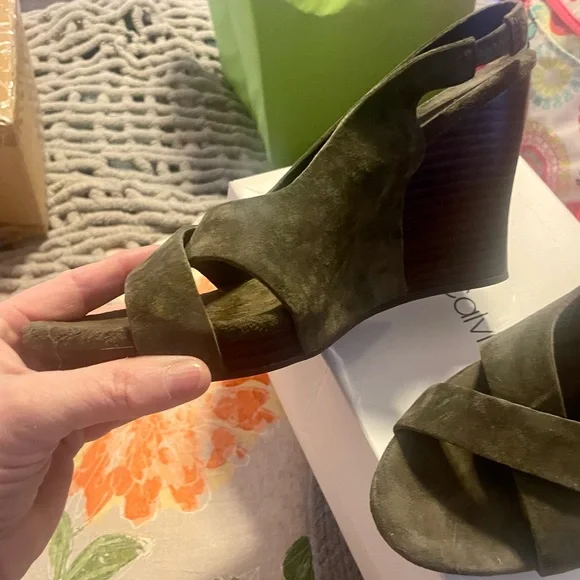 UGG GREEN SLINGBACK OPEN TOE SUEDE WEDGES - Picture 3 of 7